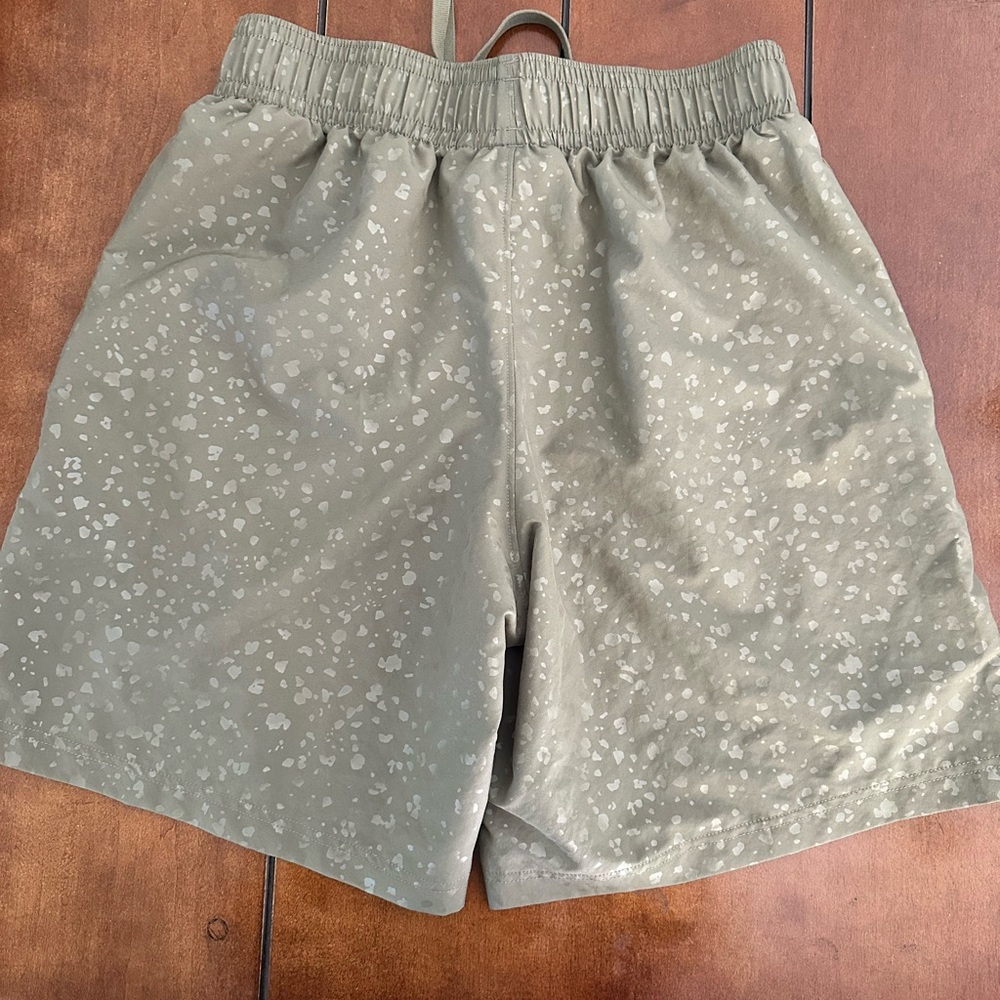 Under Armour Gray Athletic Shorts Lightweight Moisture-Wicking